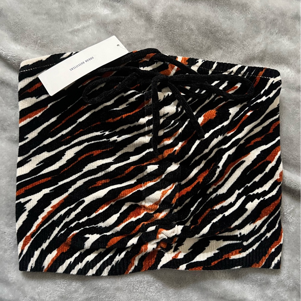 URBAN OUTFITTERS NWT tiger striped top size: small